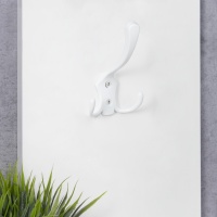 Крючок меб. трехрожковый мет. WP59 белый матовый GRIDLI — купить мебельную фурнитуру в Санкт-Петербурге | AKS мебель
