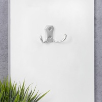 Крючок меб. двухрожковый мет. WP89 хром матовый GRIDLI — купить мебельную фурнитуру в Санкт-Петербурге | AKS мебель
