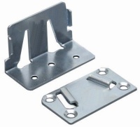 Кроватное крепление (зацеп) центральный (уп/200компл), AKS — купить мебельную фурнитуру в Санкт-Петербурге | AKS мебель
