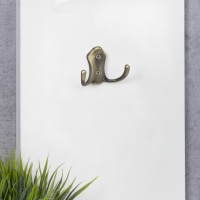 Крючок меб. двухрожковый мет. WP89 старое золото GRIDLI — купить мебельную фурнитуру в Санкт-Петербурге | AKS мебель
