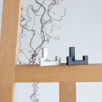 Крючок меб. двухрожковый мет. BENZ хром матовый AKS — купить мебельную фурнитуру в Санкт-Петербурге | AKS мебель
