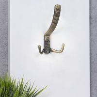 Крючок меб. трехрожковый мет. WP11 старое золото GRIDLI — купить мебельную фурнитуру в Санкт-Петербурге | AKS мебель
