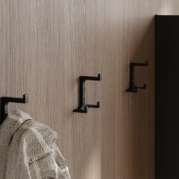 Крючок меб. трехрожковый мет. TRITON хром AKS — купить мебельную фурнитуру в Санкт-Петербурге | AKS мебель
